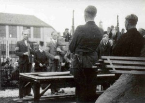 Begrafenis vliegenier 1945 - Tweede Wereldoorlog