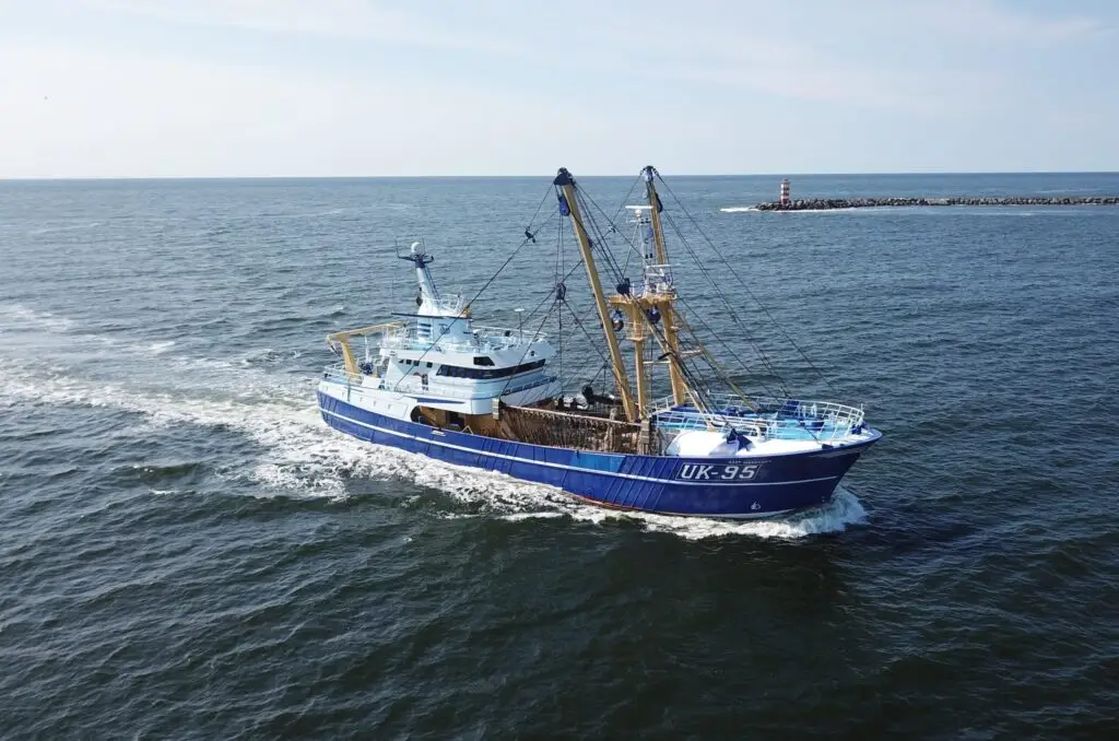uk 95 Urker kotter op zee